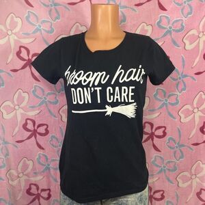 Halloween Broom Hair Don't Care Funny graphic shirt size medium